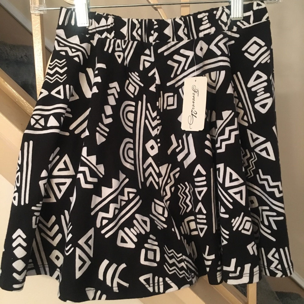 Black and White Skirt 🖤🤍